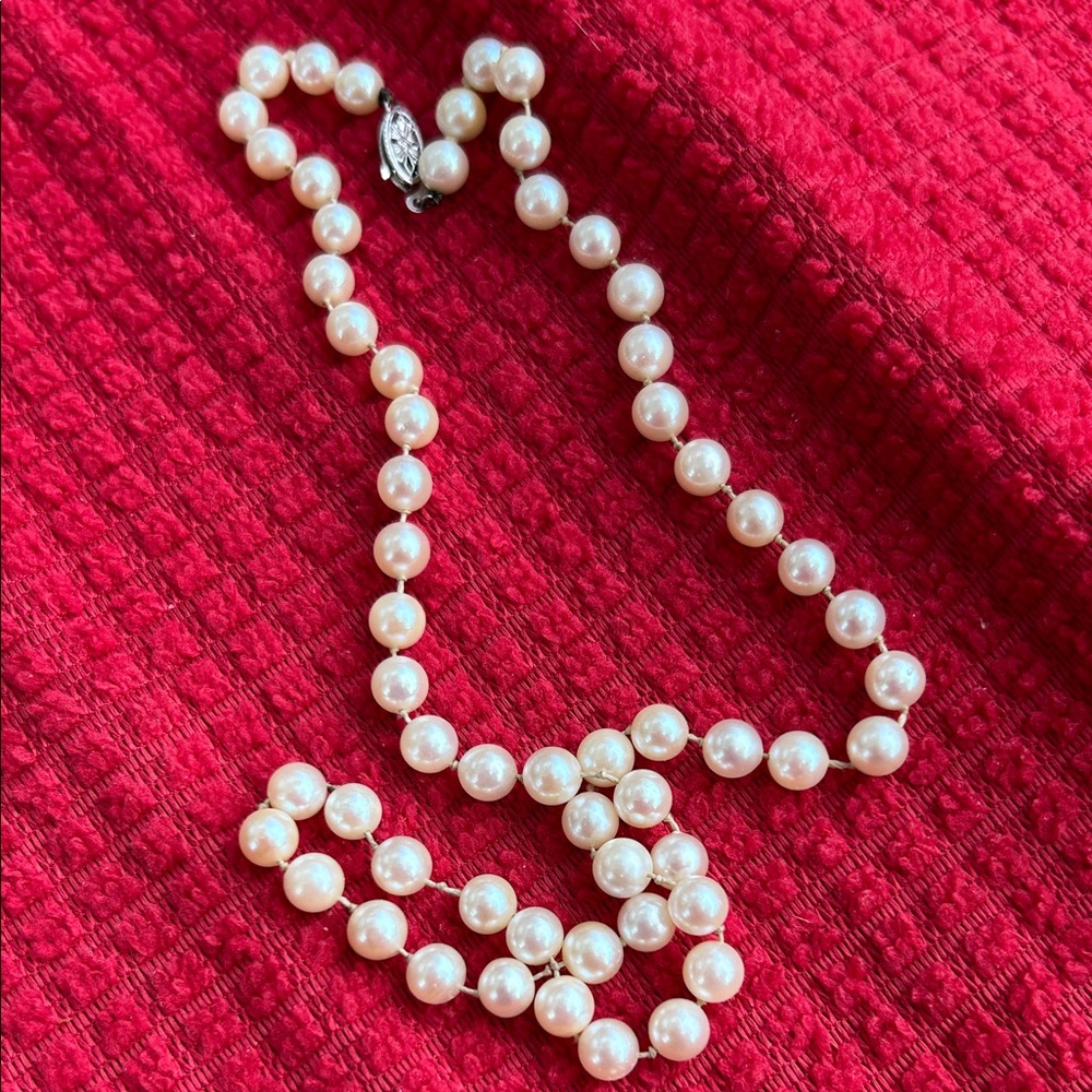 VTG Cultured Pearls Necklace 17 3/4” 14KT White Gold Clasp/925 Silver Pendant